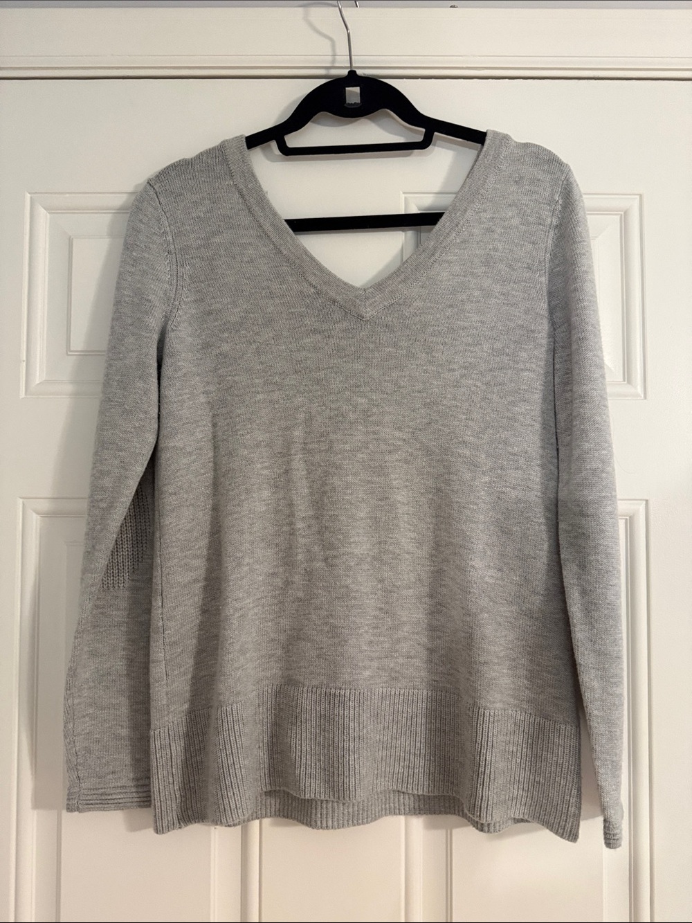 Market & Spruce Light Gray V-Neck Knit Sweater